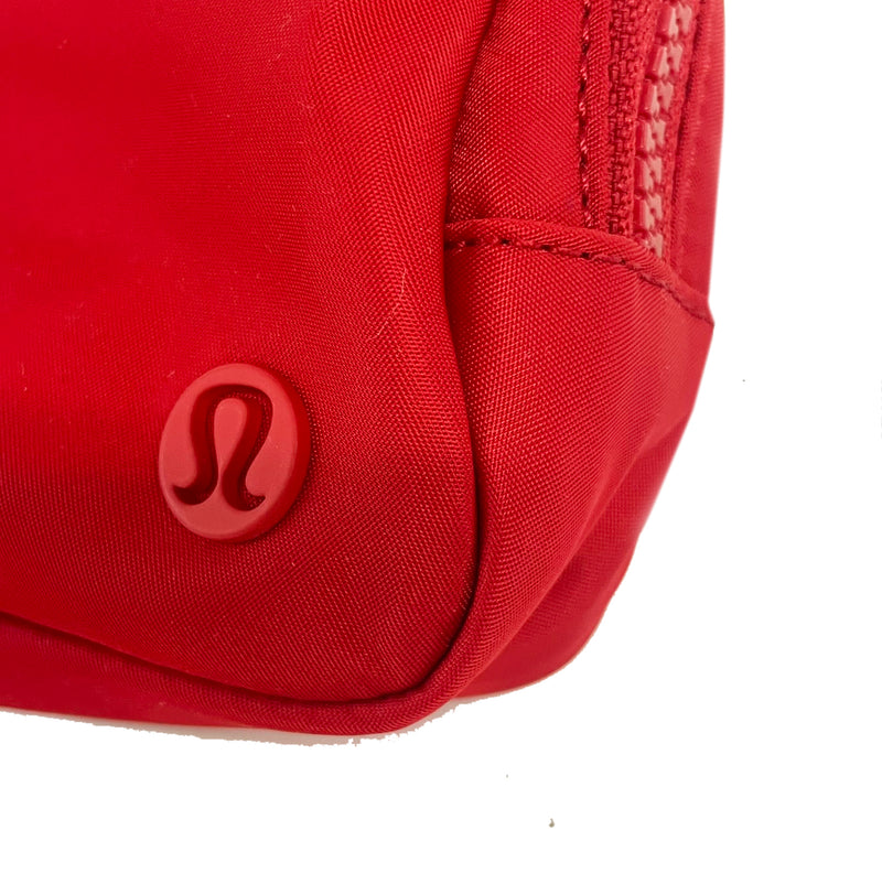 Alpha Omicron Pi lululemon Everywhere Belt Bag - True Red